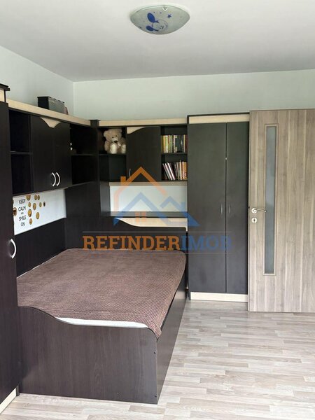 Titan, vanzare 2 camere 49 mp